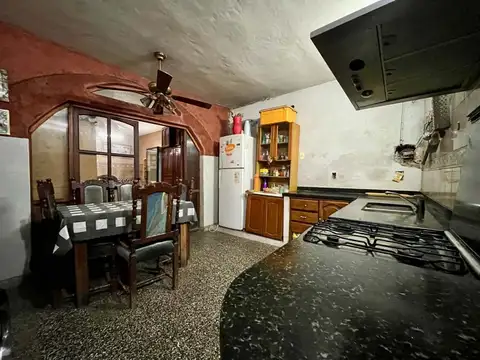 Casa 8 ambientes con 3 baños