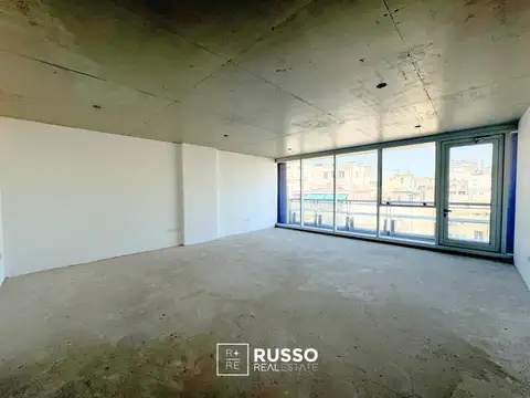 VENTA OFICINA A ESTRENAR CON BALCON - TRIBUNALES