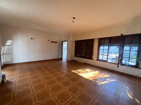 Casa 5 ambientes con 2 baños