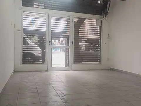 Venta local en castelar centro comercial principal