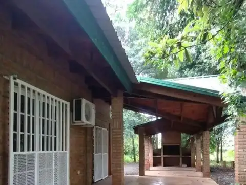 17 De Agosto Entre Av. Uruguay Y Cocomarola