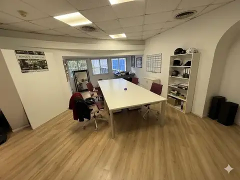 moderna oficina sobre libertador a mts del Rio de martinez
