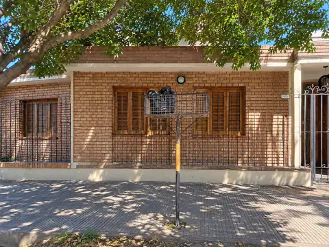 Venta casa en centro la calera - 2 unidades a mts de av. velez sarsfield