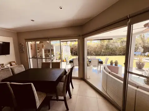 Casa Venta  City Bell 447n1563 e/ 21c y 21d