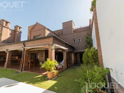 Importante casa en barrio Sur