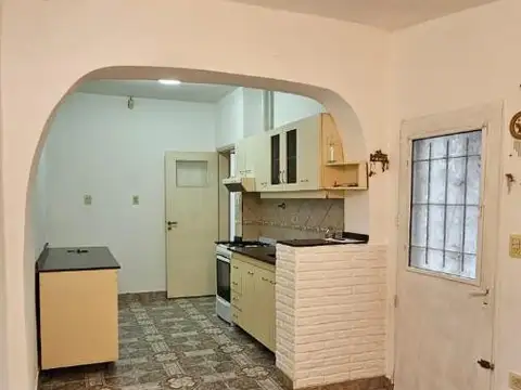 Casa 5 ambientes con 2 baños