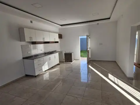 Casa 3 ambientes con 1 baño