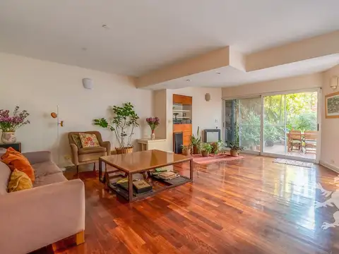 HERMOSA CASA - VENTA -  5 AMBIENTES - AMPLIO JARDIN - COGHLAN