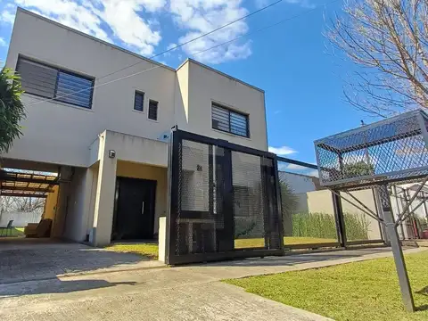 VENTA CASA 4 AMB PARQUE PILETA ADROGUE/BURZACO