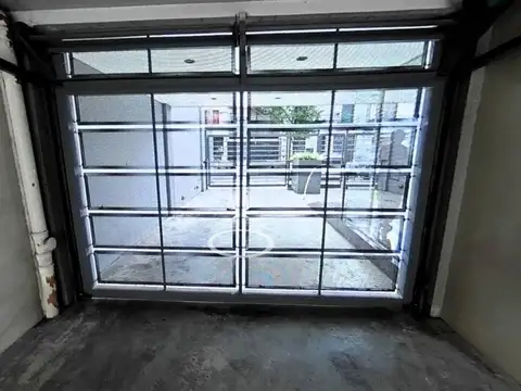 Amplia Cochera Cubierta Zona San Martin