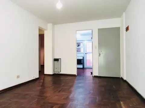 Avellaneda 200, Piso 1