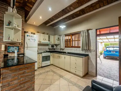 Casa en Venta con 8 cocheras