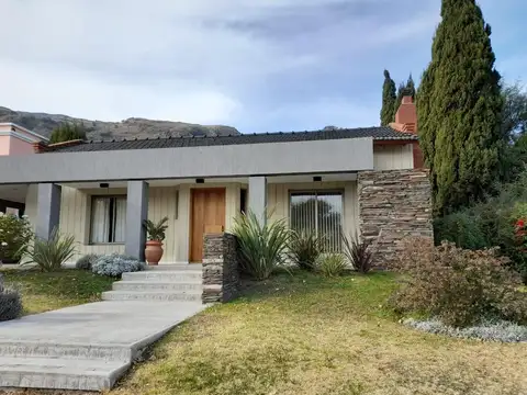 VENTA Casa 3 dormitorios. Los Quebrachos I