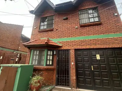 Depto Tipo Casa 3 ambientes con 2 baños