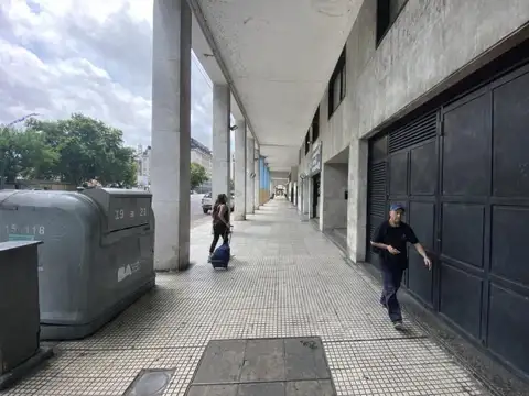 Av. Del Libertador  al 200