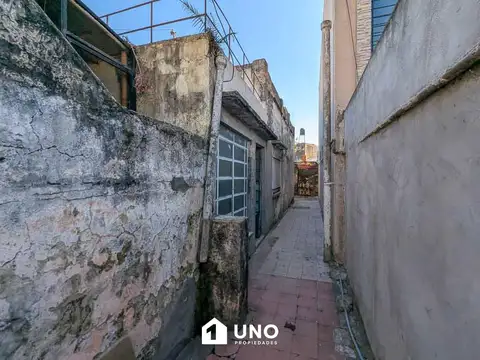 Gorriti y Av Carballo - Casa de 2 Dormitorios.