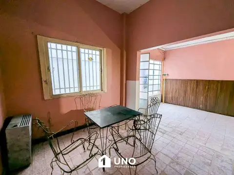 Gorriti y Av Carballo - Casa de 2 Dormitorios.