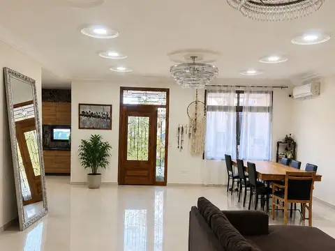 Casa en Venta en Barrio Malvinas, USD 260.000