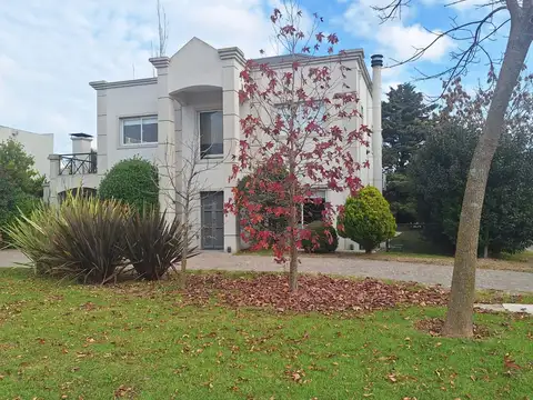 Barrio Cerrado La Montura, Av. Patricias Argentinas 3593