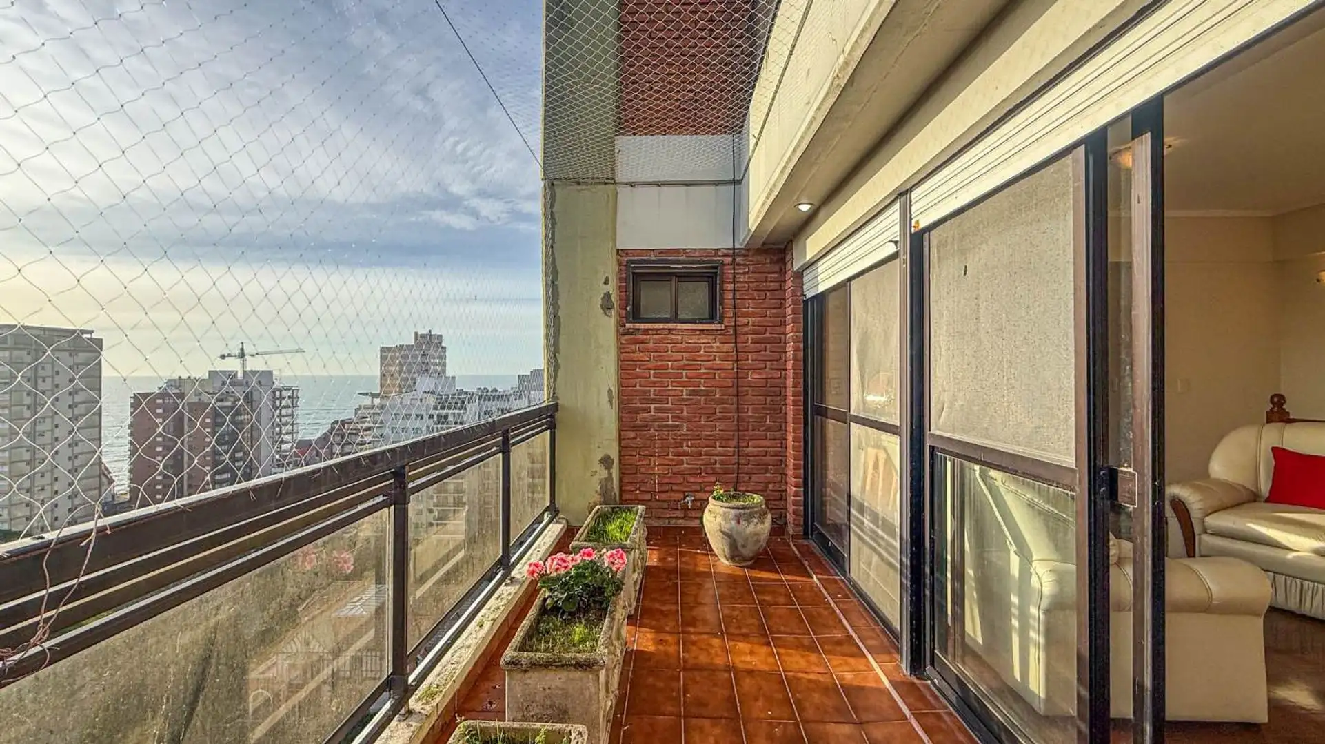 Tríplex 3 amb, 204m² con doble cochera y vista al mar — Stella Maris