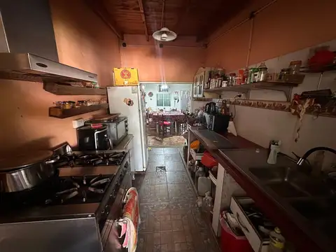 Casa 6 ambientes con 2 baños