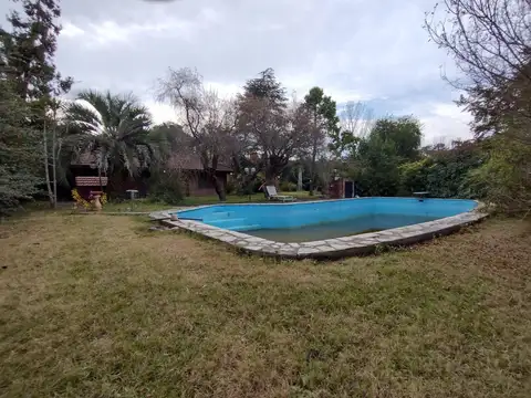 Venta. Casa dos ambientes. Mas Monoambiente. Pileta y Galpón. Lote 1.400 M2. Parque Sakura