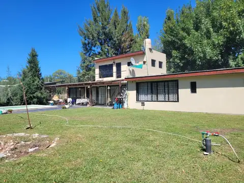 Casa en venta - 2 Dormitorios 2 Baños - La Plata