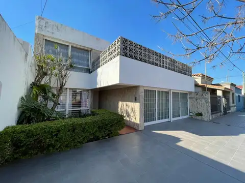 Venta casa (dos propiedades individuales ) b. roca