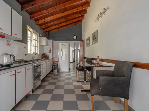 Casa en Venta con 2 cocheras