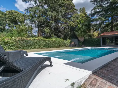 Hermosa Casa Quinta con Parque, Pileta Quincho Cerrado, Cochera cubiertas 
