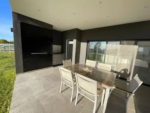 Casa en Alquiler de 3 dormitorios