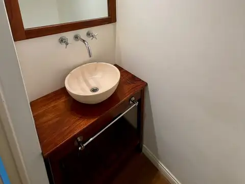 EXCELENTE CASA DE TRES AMBIENTES Y ESCRITORIO