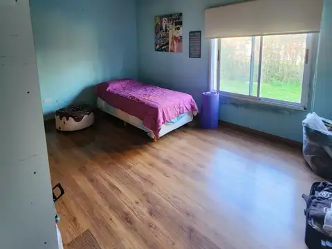 Casa en Alquiler con 3 cocheras