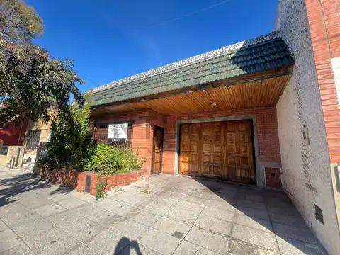 Venta Casa 4 Ambientes Pompeya con Cochera