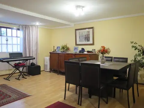 Casa 6 ambientes con 4 baños