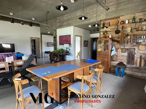 Casa 4 ambientes con 2 baños