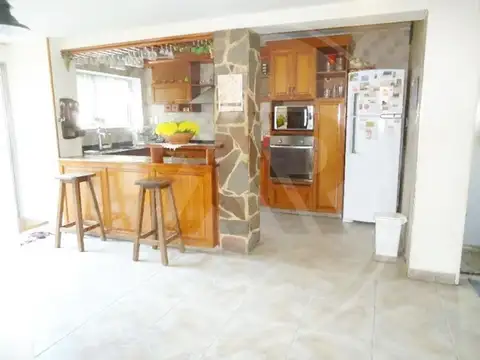 Casa 6 ambientes con 4 baños