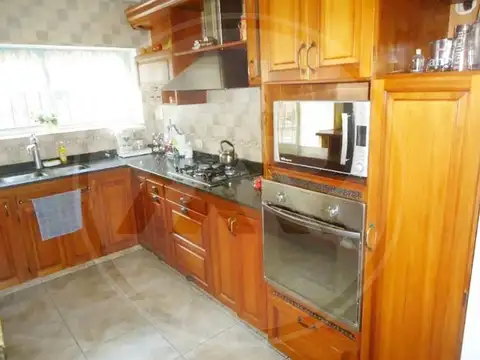 Casa en Venta con 3 cocheras