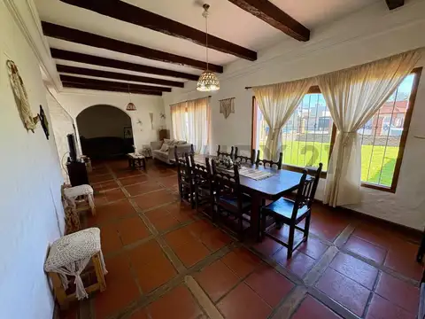 Casa en Venta con 2 cocheras