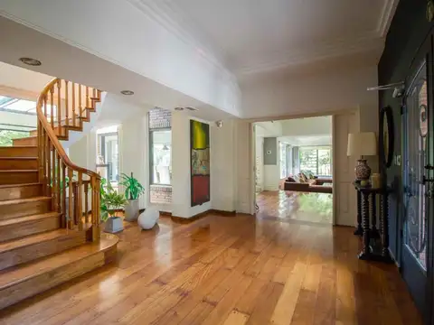 Casa en Alquiler con 2 cocheras