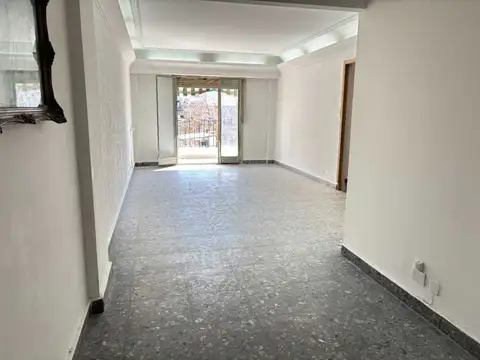 VENTA SEMIPISO 3 AMBIENTES BARRACAS LUMINOSO