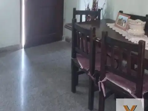 Casa 5 ambientes con 2 baños