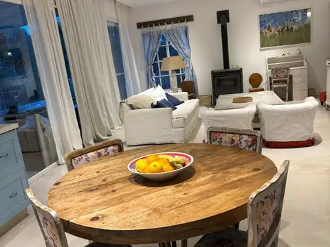 Casa 4 ambientes con 3 baños