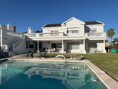 Casa en Miraflores (Funes Hills)