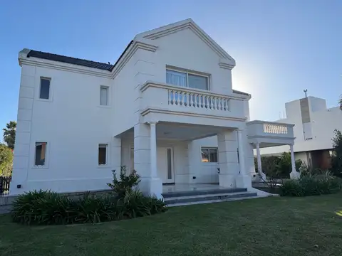 Casa en Alquiler de 4 dormitorios