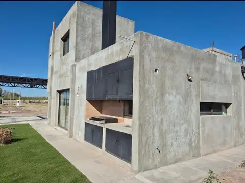 VENTA CASA DE CATEGORIA A ESTRENAR. Guaymallén