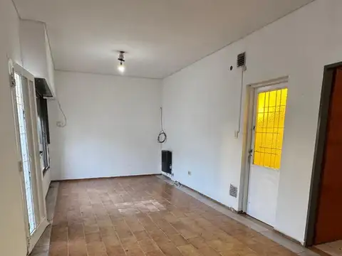 PH EN VENTA 3 AMBIENTES CON PATIO Y COCHERA