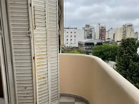 Vendo. Dpto excelente estado. 3 ambientes con balcon contrafrente. muy luminoso