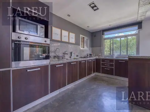 Casa 5 ambientes con 3 baños