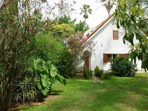Casa en Venta con 4 cocheras